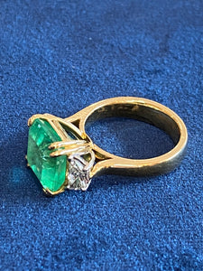 18K White Gold Colombian Emerald and Diamond Ring