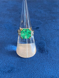 18K White Gold Colombian Emerald and Diamond Ring