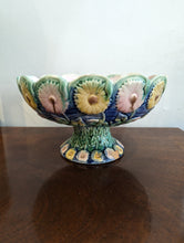 Load image into Gallery viewer, Late 19th Century Footed Majolica Bowl

