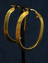 Load image into Gallery viewer, 14kt Yellow Gold Hoop Earrings
