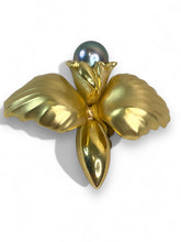Load image into Gallery viewer, 18kt YG South Sea Pearl Flower Pendant
