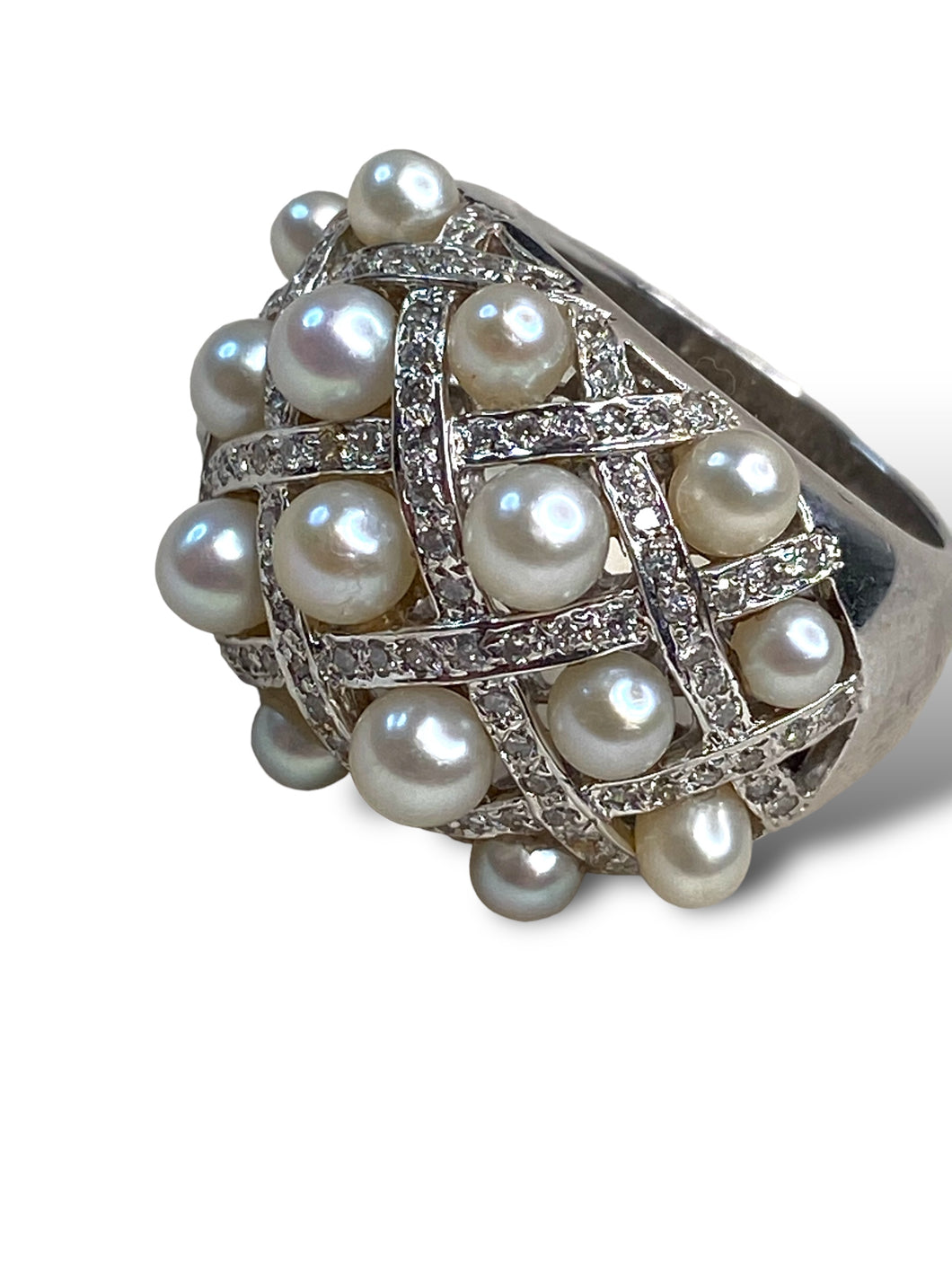 18Kt White Gold Pearl and Diamond Ring