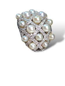 18Kt White Gold Pearl and Diamond Ring