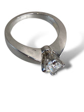 Load image into Gallery viewer, Solitaire Diamond Ring in Platinum
