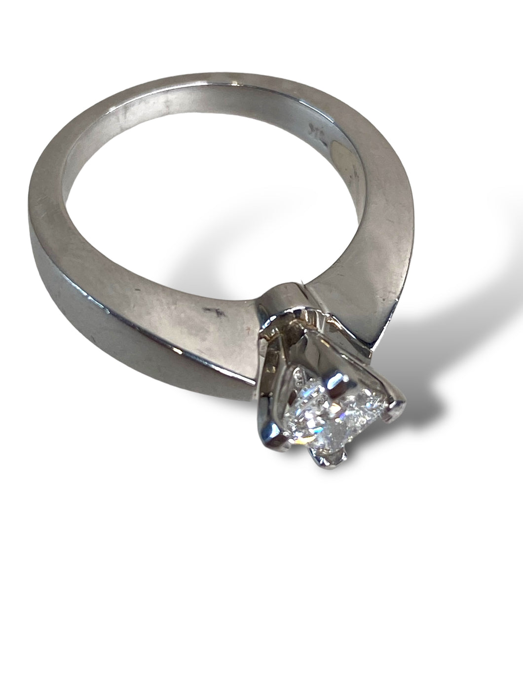 Solitaire Diamond Ring in Platinum