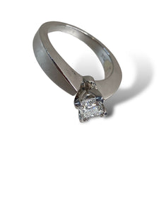 Solitaire Diamond Ring in Platinum