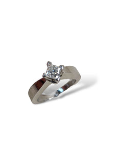 Solitaire Diamond Ring in Platinum