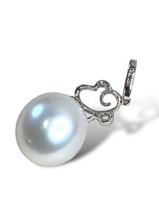 18kt White Gold Oval Pearl and Diamond Pendant 12.5mm