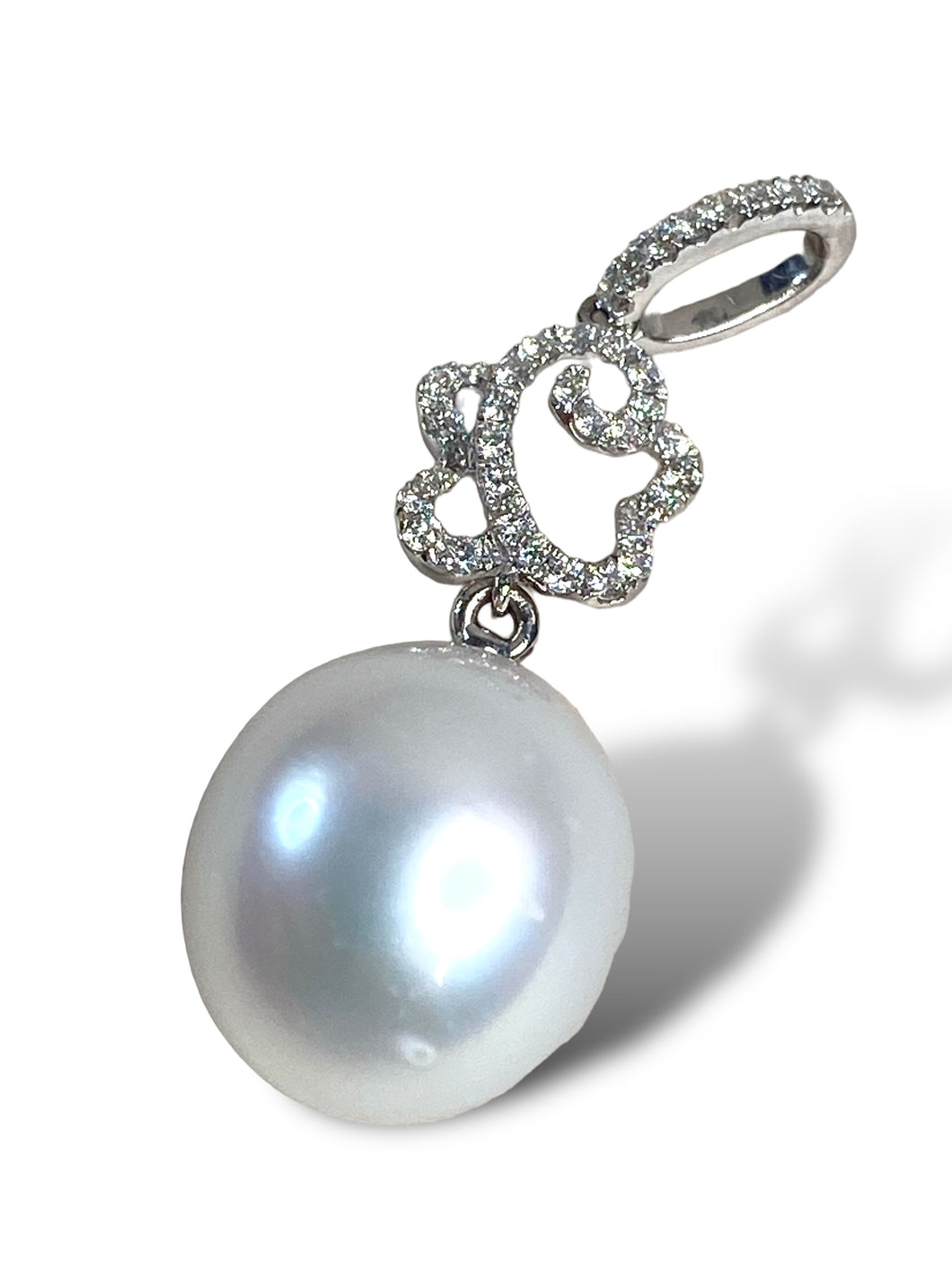 18kt White Gold Oval Pearl and Diamond Pendant 12.5mm