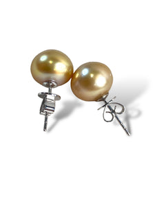 18kt White Gold Pearl Button Earrings 12.4mm