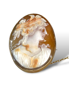 9K YG Cameo with chain and pin