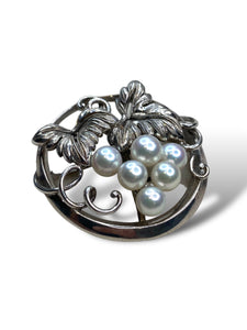 18kt WG Mikimoto Grape Brooch