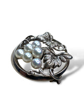 Load image into Gallery viewer, 18kt WG Mikimoto Grape Brooch
