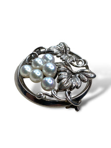 18kt WG Mikimoto Grape Brooch