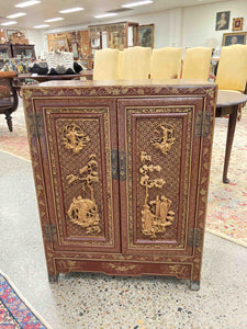 FC0053 Early 20th Century Chinese Gold Gilt Red Lacquered Cabinet