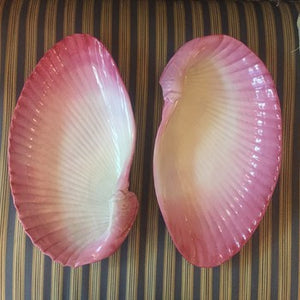 GP0914 A Pair of Pearlware Shell Dishes in Pink Ground by Wedgwood