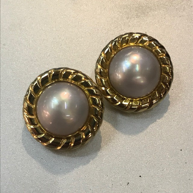 JE0410 18kt YG Mabe Pearl Ear Clips - Antiques and Possibilities