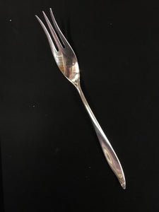 SF1573 American Sterling Silver Lemon Fork by Heirloom/Oneida in the Vivant Pattern
