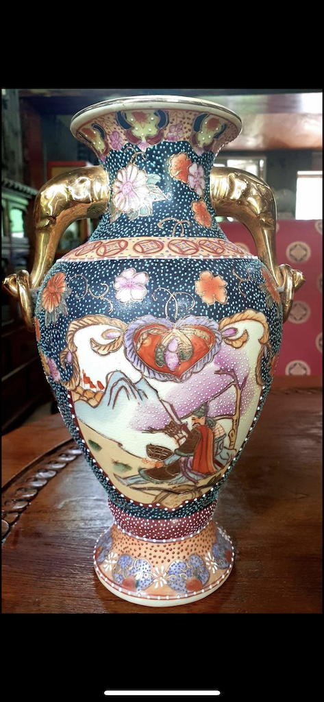 CONJP0012 Vintage Chinese Vase in Silk Box