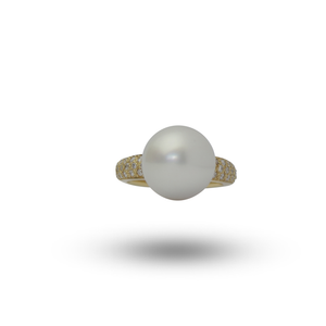 18kt Yellow Gold Pearl and Diamond Ring