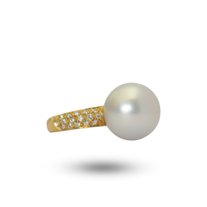 18kt Yellow Gold Pearl and Diamond Ring