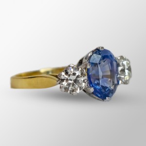 18kt Yellow Gold and Ceylon Sapphire Ring