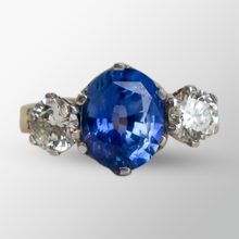 Load image into Gallery viewer, 18kt Yellow Gold and Ceylon Sapphire Ring
