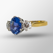 Load image into Gallery viewer, 18kt Yellow Gold and Ceylon Sapphire Ring

