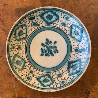 GD0069 17th Century Iznik (Turkey) Porcelain Plate - Antiques and Possibilities
